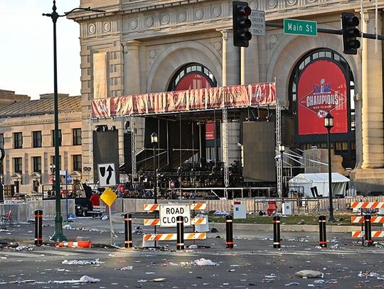 Do 21 wzrosła liczba rannych w strzelaninie w Kansas City, jedna osoba nie żyje (WIDEO)