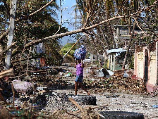 Do 877 wzrósł bilans ofiar huraganu Matthew na Haiti; żywioł powoli słabnie (ZDJĘCIA)