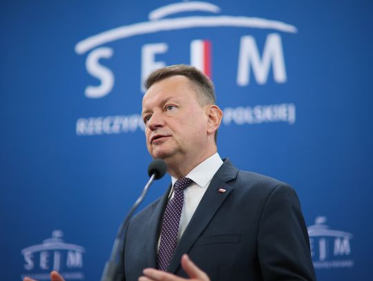 Do sądu trafił akt oskarżenia wobec m.in. Mariusza Błaszczaka ws. odtajnienia części planu „Warta”