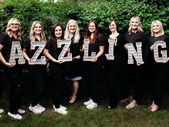 Doktor Małgorzata Radziszewski, właścicielka gabinetów Dazzling Dentistry, zaprasza na świetne czyszczenie zębów.