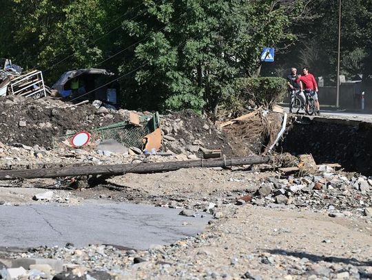 Dolnośląskie. Duże zniszczenia po powodzi w małych wsiach pomiędzy Lądkiem-Zdrojem i Kłodzkiem