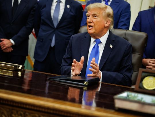 Donald Trump podpisał dekret o zakazie importu nabiału, alkoholu i motocykli z Kanady