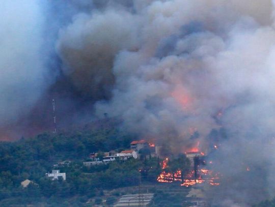 Dragon Bravo rozrasta się do największego w tym roku pożaru w kontynentalnej części Ameryki