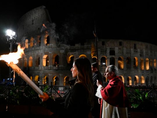 Droga Krzyżowa w Koloseum: każda władza odpowie przed Bogiem za rozpętanie wojny Droga Krzyżowa w Koloseum: każda władza odpowie przed Bogiem za rozpętanie wojny