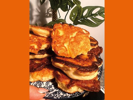 Drożdżowe racuszki z jabłkami