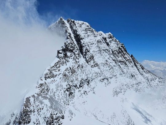 Dwie śmiertelne ofiary wspinaczki na Lhotse