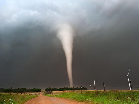 Dziesiątki tysięcy ludzi bez prądu po potężnych burzach i tornadach w Minnesocie