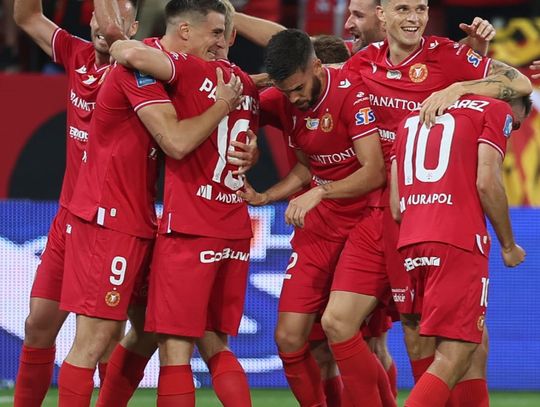 Ekstraklasa piłkarska - derby Łodzi dla Widzewa, porażka mistrza