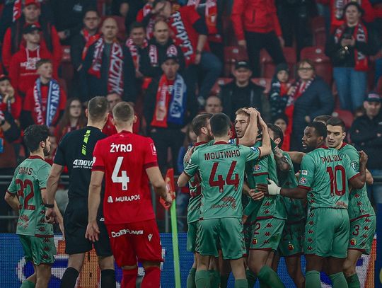 Ekstraklasa piłkarska - Jagiellonia nie traci kontaktu z czołówką