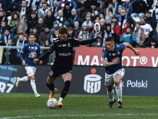 Ekstraklasa piłkarska - niedziela remisów, emocje w Poznaniu