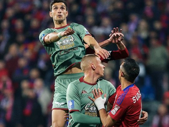 Ekstraklasa piłkarska - potknięcie Rakowa, w niedzielę szansa Lecha