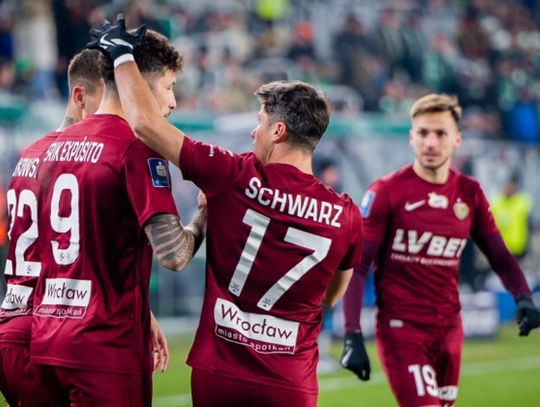 Ekstraklasa piłkarska - Śląsk ucieka, 13. gol Exposito, 13 meczów bez porażki lidera