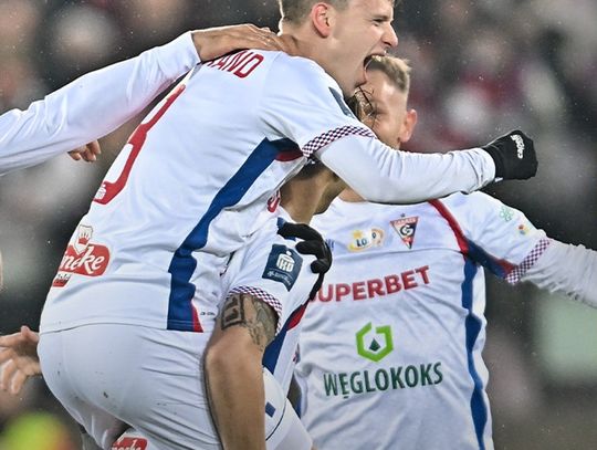 Ekstraklasa piłkarska - szczęśliwy remis Rakowa. Porażka Lecha w Zabrzu