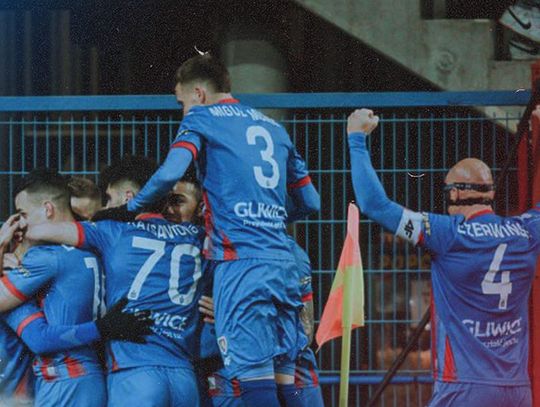 Ekstraklasa piłkarska - wpadki drużyn czołówki, szansa Lecha