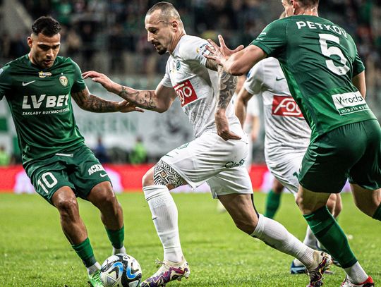 Ekstraklasa piłkarska - wygrana wicelidera Śląska po golu w końcówce