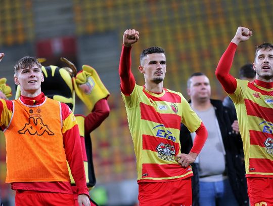 Ekstraklasa piłkarska - zwycięstwa faworytów, Jagiellonia liderem