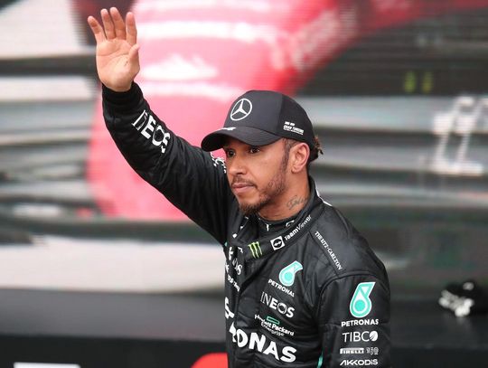 Formuła 1 - Hamilton zamieni Mercedesa na Ferrari. Szaleństwo we Włoszech