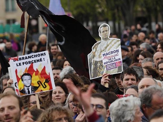 Francja. Policja użyła gazu łzawiącego przeciwko demonstrantom w Lyonie, Nantes i Bordeaux