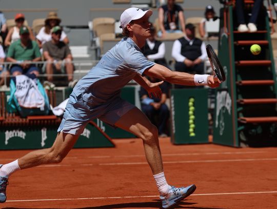 French Open - lider światowego rankingu Sinner odpadł w drugiej rundzie