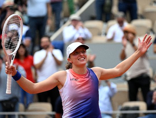 French Open - Świątek awansowała do półfinału. Vondrousova zdeklasowana