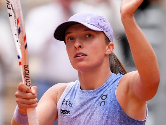 French Open - Świątek wygrała z Raducanu i jest w trzeciej rundzie