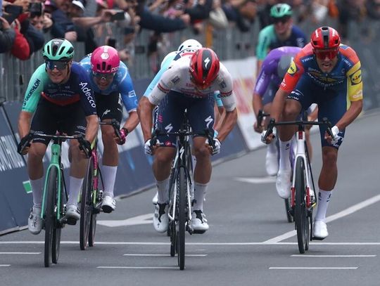 Giro d'Italia - Adam Yates rezygnuje z wyścigu po sobotniej kraksie