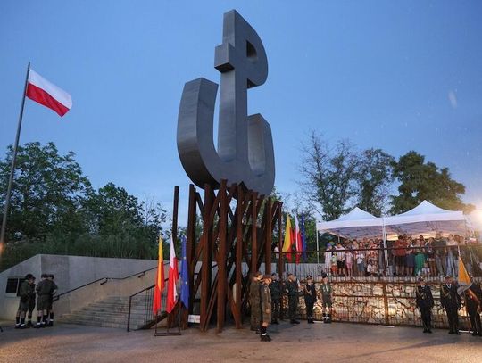 Godzina „W” - w całej Polsce uczczono 82. rocznicę Powstania Warszawskiego