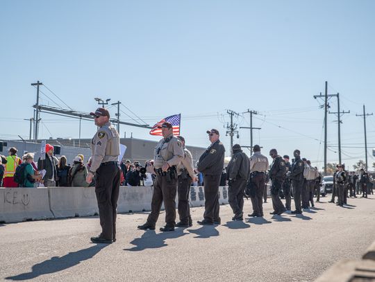 Gregory Bovino już opuścił Chicago, ale operacja Midway Blitz trwa