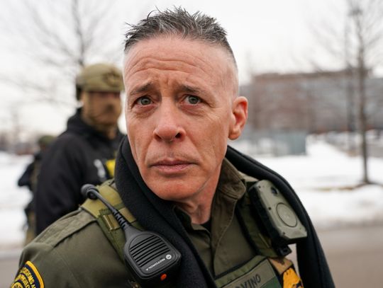 Gregory Bovino, który zapowiadał powrót operacji imigracyjnej do Chicago w marcu, planuje przejść na emeryturę