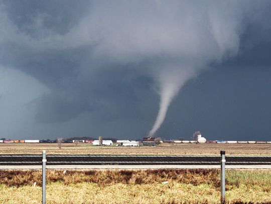 Grudniowe tornada w środkowym Illinois Grudniowe tornada w środkowym Illinois