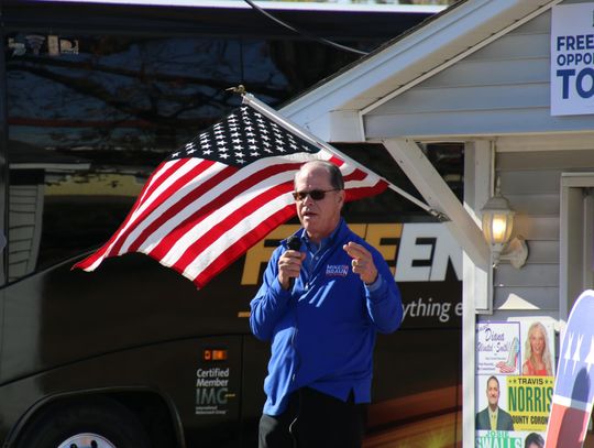 Gubernator Indiany: nie będziemy bezpieczną przystanią dla nielegalnych imigrantów