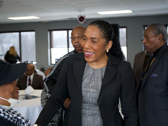 Gubernator Pritzker inwestuje miliony w kampanię wicegubernator Stratton do Senatu USA