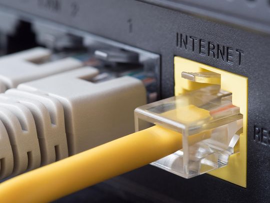 Gubernator Pritzker naciska na Waszyngton ws. szybkiego internetu dla mieszkańców Illinois