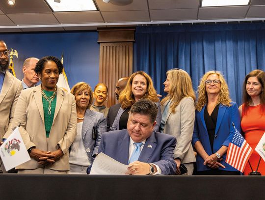 Gubernator Pritzker podpisał nowe ustawy ws. broni