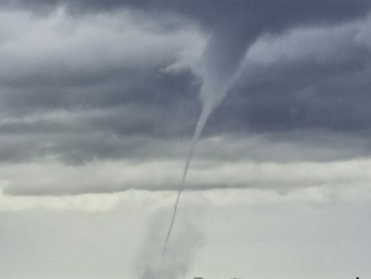 Gwałtowne burze z tornadami poczyniły zniszczenia na Środkowym Zachodzie (WIDEO)