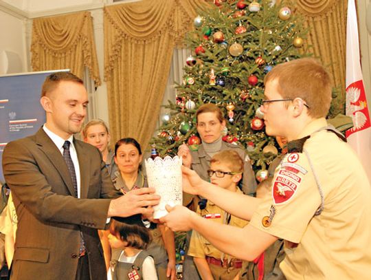 Harcerskie "Betlejemskie Światło Pokoju" w Konsulacie RP