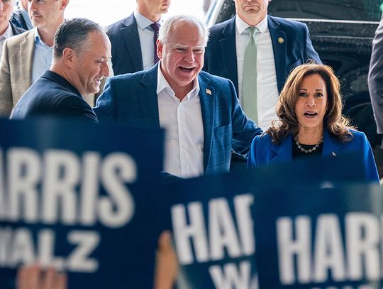  Harris i Walz mówią o charakterze, wytrwałości i przyszłości kraju