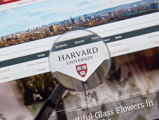 Harvard odpiera ataki federalne broniąc swojej niezależności