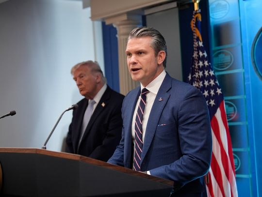 Hegseth: Iran błagał o rozejm, Trump mógł zniszczyć ich gospodarkę, ale wybrał litość Hegseth: Iran błagał o rozejm, Trump mógł zniszczyć ich gospodarkę, ale wybrał litość