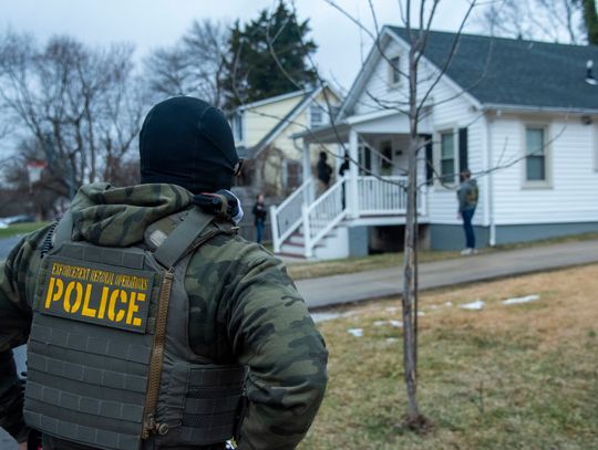 ICE może wchodzić do domów bez nakazu sądowego – ujawniono kontrowersyjne przepisy