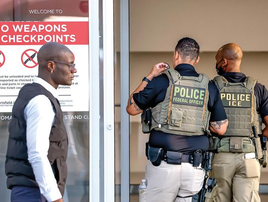 ICE zmienił taktykę w Chicago, więcej zatrzymań w sądach i podczas wizyt imigracyjnych