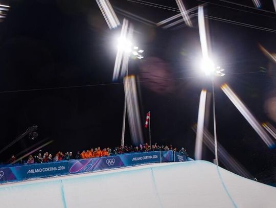 Igrzyska 2026: narciarstwo dowolne - mistrz świat Melville Ives zniesiony na noszach