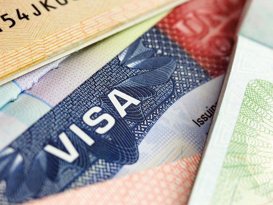 Imigracja: sądy hamują, administracja zaostrza