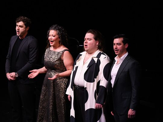 „In America’s Embrace” – muzyczna opowieść o tożsamości, nadziei i emigracji