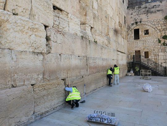 Izrael. Policja: szczątki pocisków spadły na miejsca święte w Jerozolimie