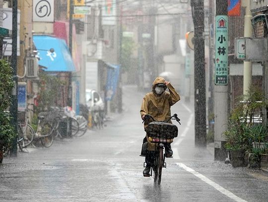 Japonia. Tajfun Khanun uderzył w Okinawę; zginęła jedna osoba, 11 rannych