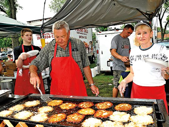 Jezuicki piknik. Motocykliści przegrali w siatkówkę, ojcowie górą