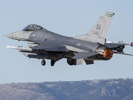 Jordania. Pierwsza Jordanka za sterami F-16 odbyła lot