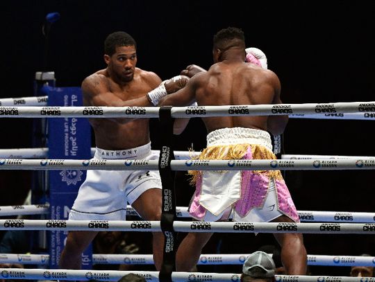 Joshua znokautował Ngannou w bokserskiej walce w Rijadzie