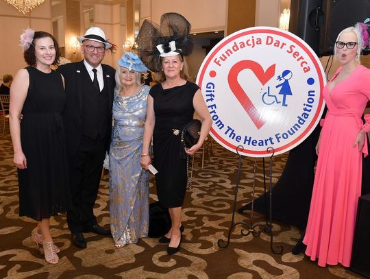 Kapelusze pełne fantazji i serca otwarte na pomoc. Charytatywny Bal Fundacji Dar Serca